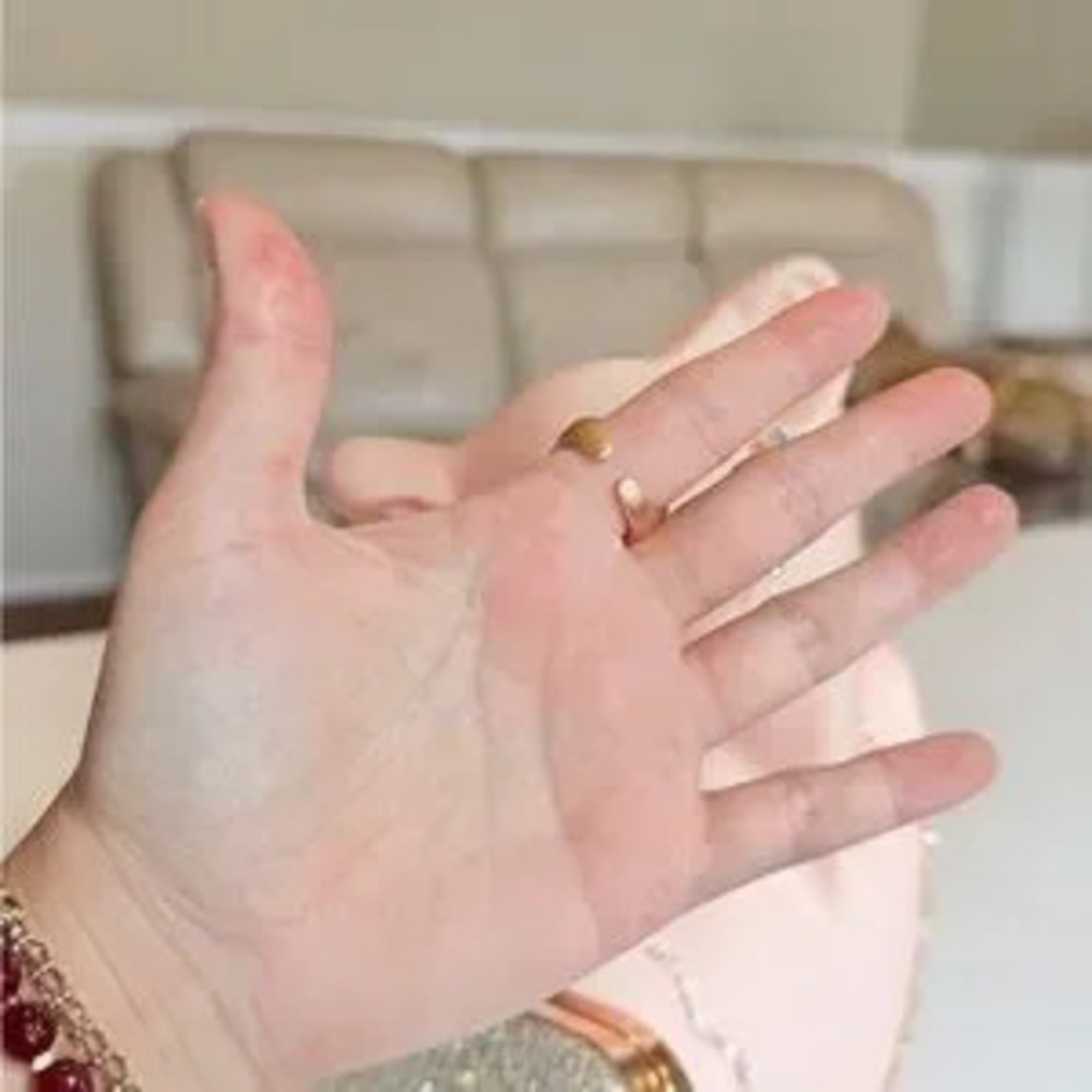 Trendy Gold Ribbed Ring - Picture 3 of 4